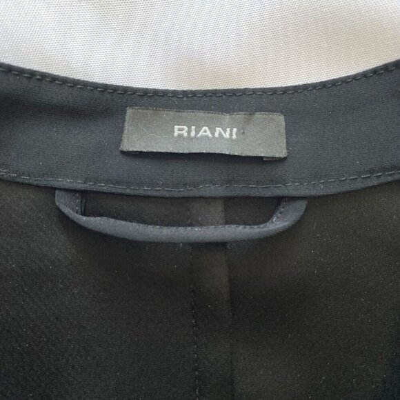 RIANI BLACK FLOWY OPEN BLAZER WITH POINTED COLLAR - 12 - Picture 5 of 11